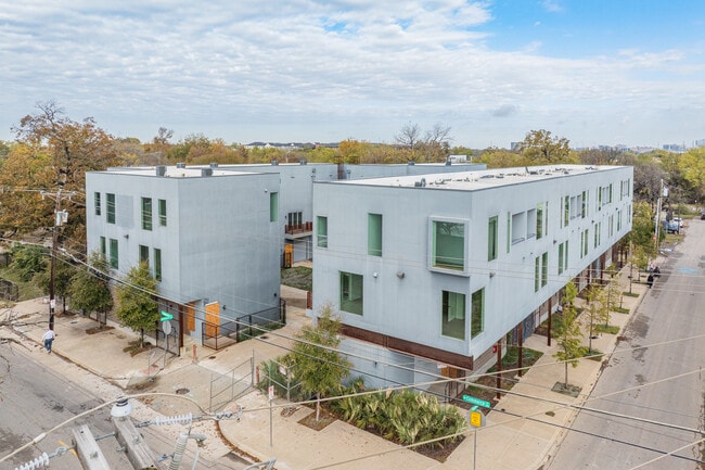Más detalles de 707 W Commerce St, Dallas, TX - Edificio residencial​ para subasta
