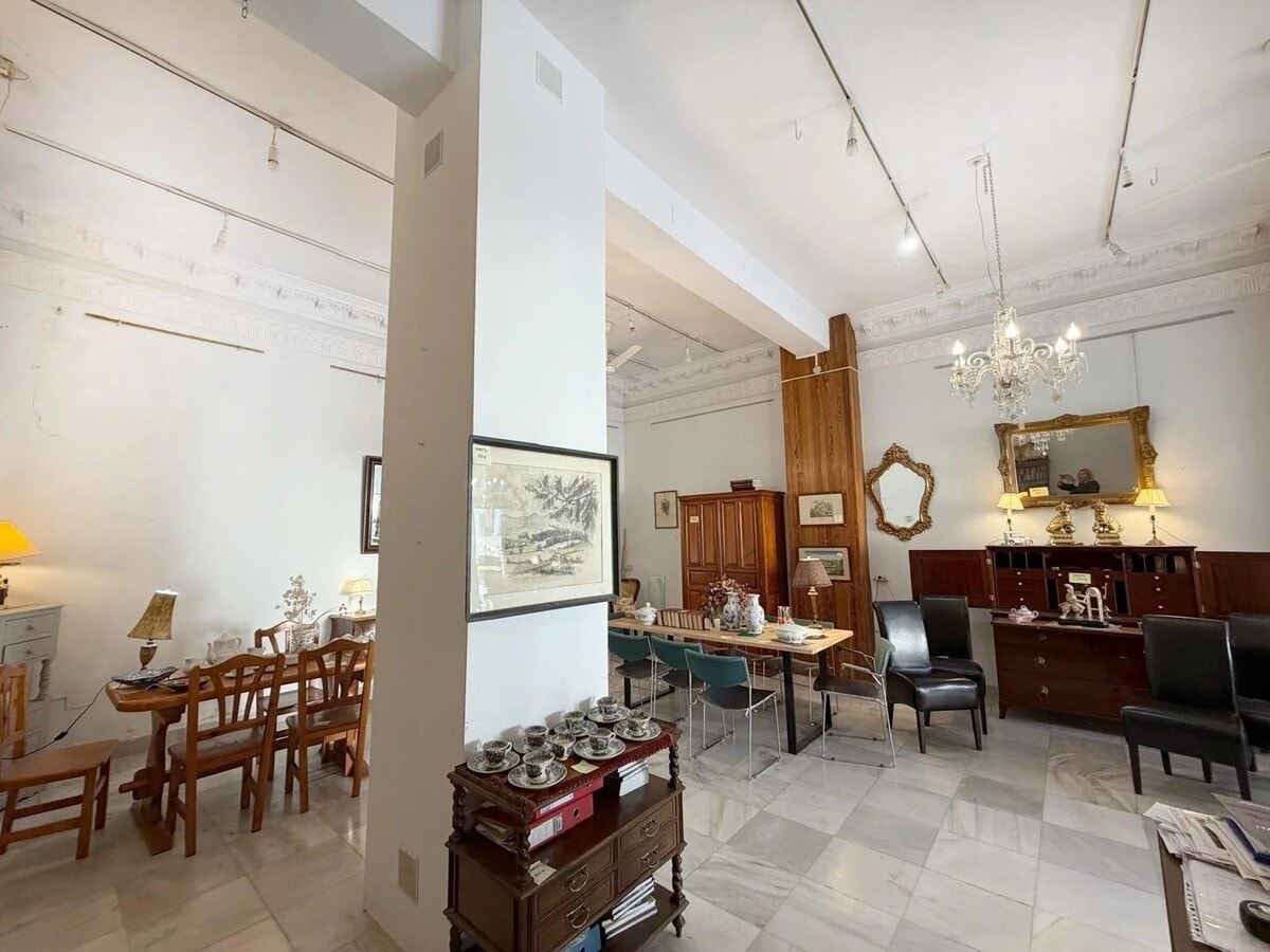 Madrid, MAD 28005 - - - Foto del interior - Image 2 of 7