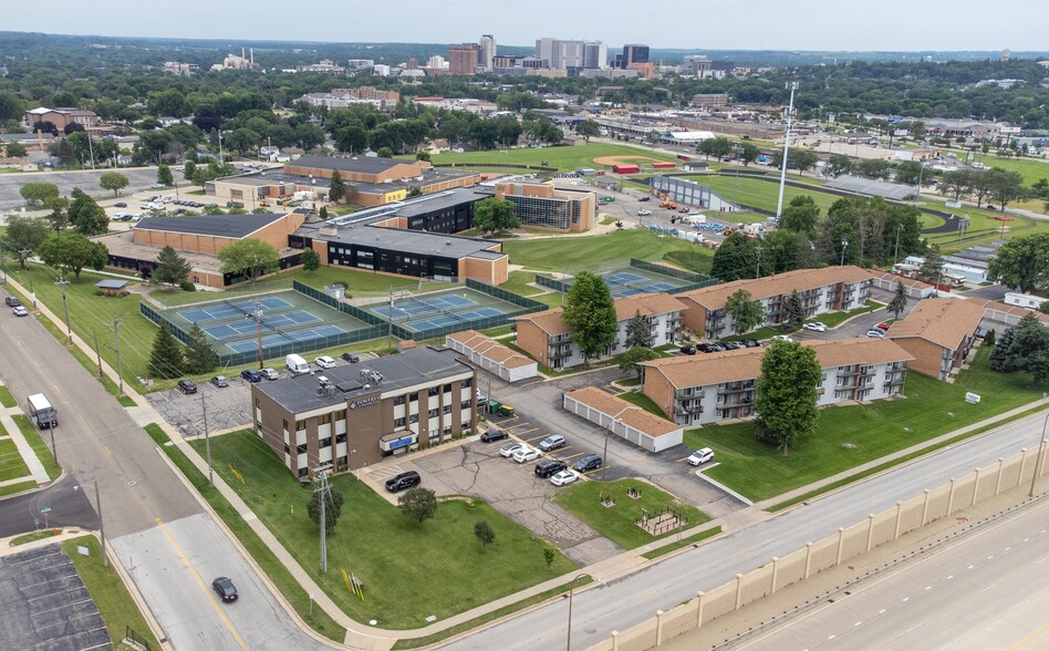 1610 14th St NW, Rochester, MN en alquiler - Foto del edificio - Imagen 2 de 33