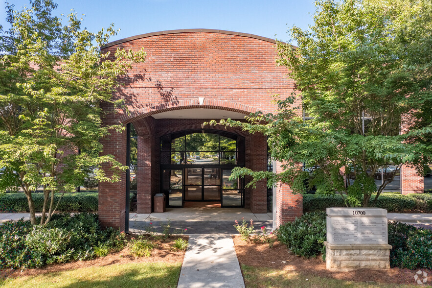 10700 Medlock Bridge Rd, Duluth, GA en alquiler - Foto del edificio - Imagen 2 de 9