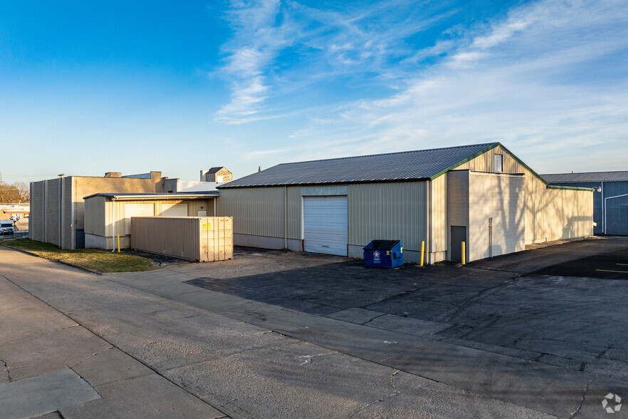 1300 W Poplar St, Springfield, MO en alquiler - Foto principal - Imagen 1 de 5