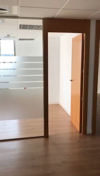 Avenida de Brasil, 17, Madrid, Madrid en alquiler - Vídeo de anuncio comercial - Imagen 2 de 4