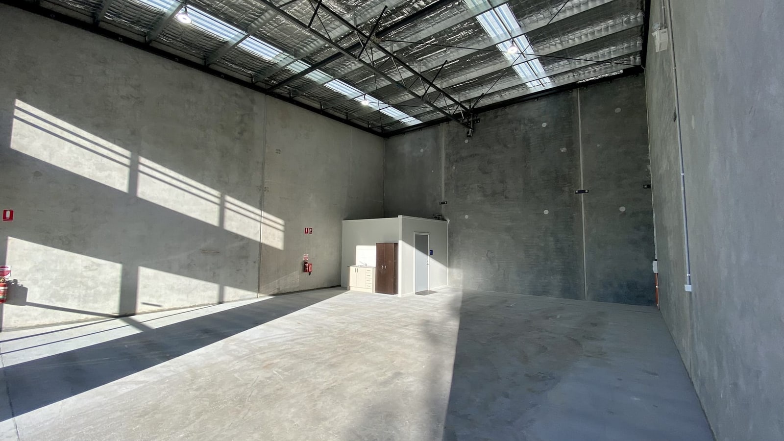 31B Amsterdam Cct, Wyong, NSW 2259 - Unidad 2 - - Foto del interior - Image 2 of 2