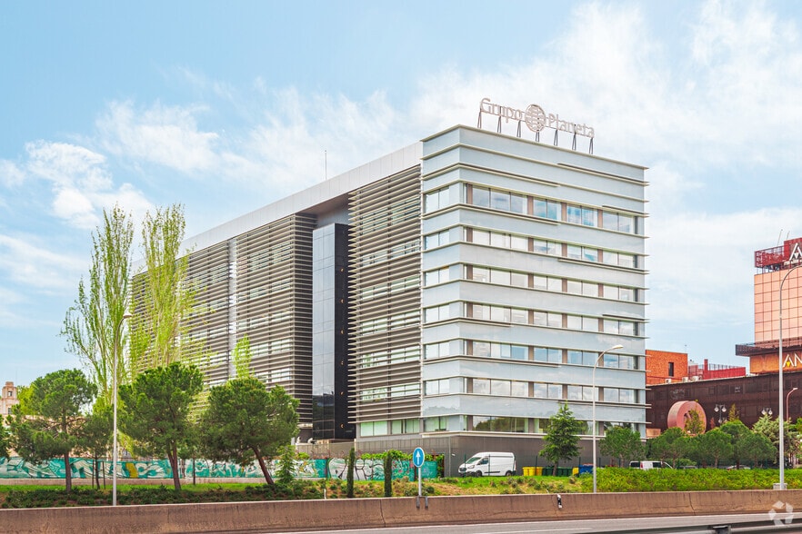 Calle de Juan Ignacio Luca de Tena, 17, Madrid, Madrid en alquiler - Foto del edificio - Imagen 1 de 11