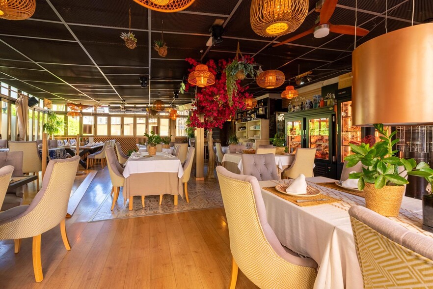 Local en Fuengirola, Málaga en venta - Foto del interior - Imagen 2 de 21