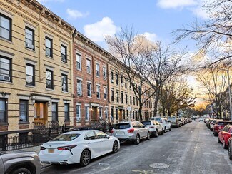 Más detalles de 1722 Putnam Ave, Ridgewood, NY - Edificio residencial​ en venta