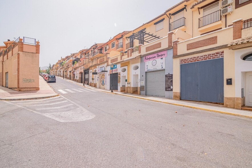 Local en Huétor Vega en venta - Foto del edificio - Imagen 3 de 16