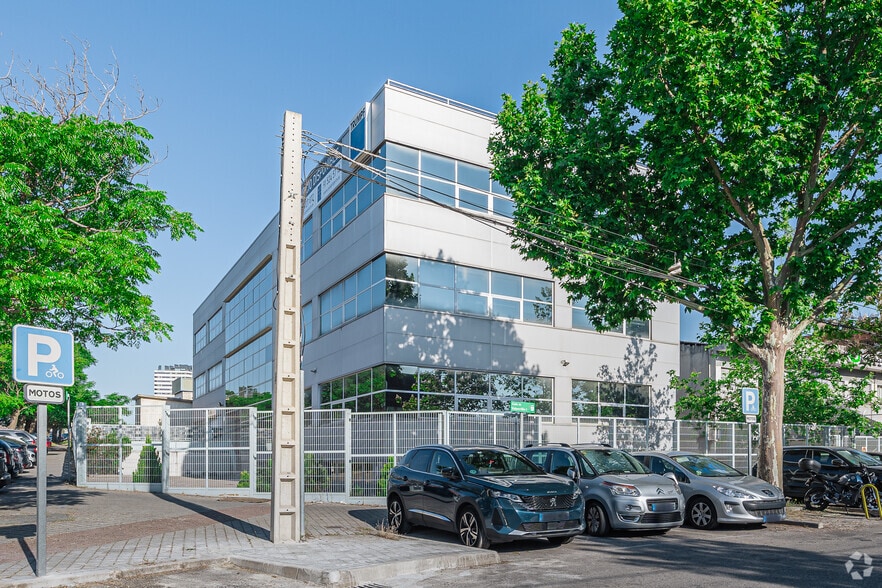 Calle Valportillo I, 1, Alcobendas, Madrid en venta - Foto del edificio - Imagen 2 de 4