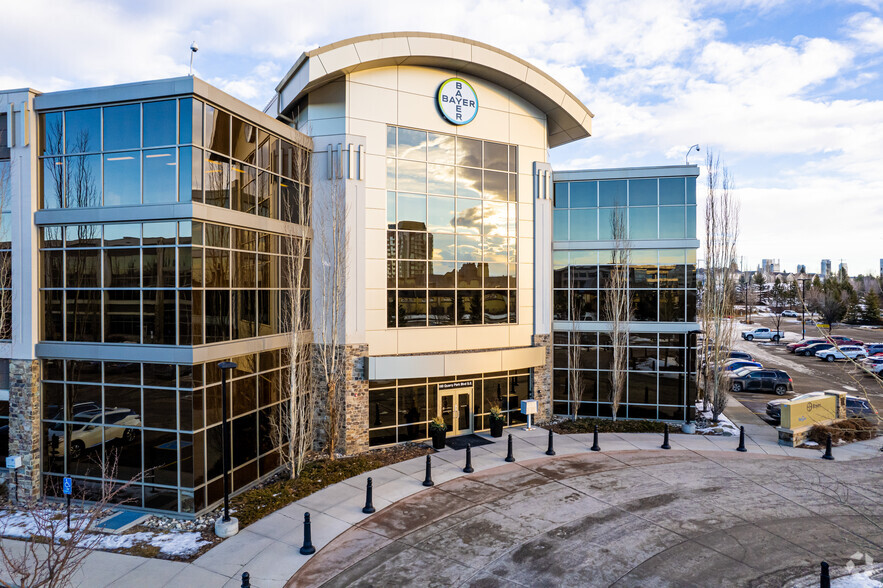 160 Quarry Park Blvd SE, Calgary, AB en alquiler - Foto del edificio - Imagen 2 de 12