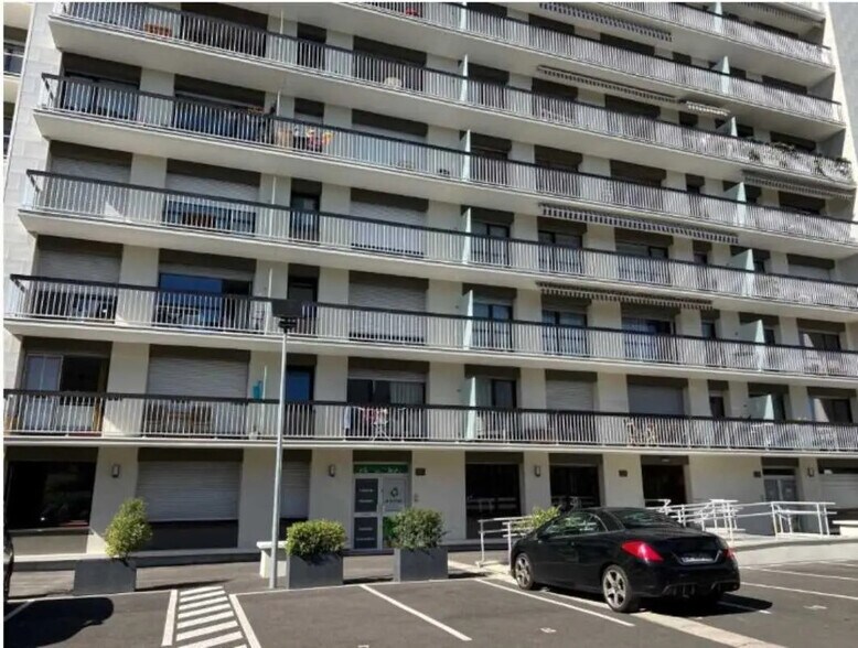 90 Avenue Albert 1er, Rueil-Malmaison en venta - Foto del edificio - Imagen 2 de 10