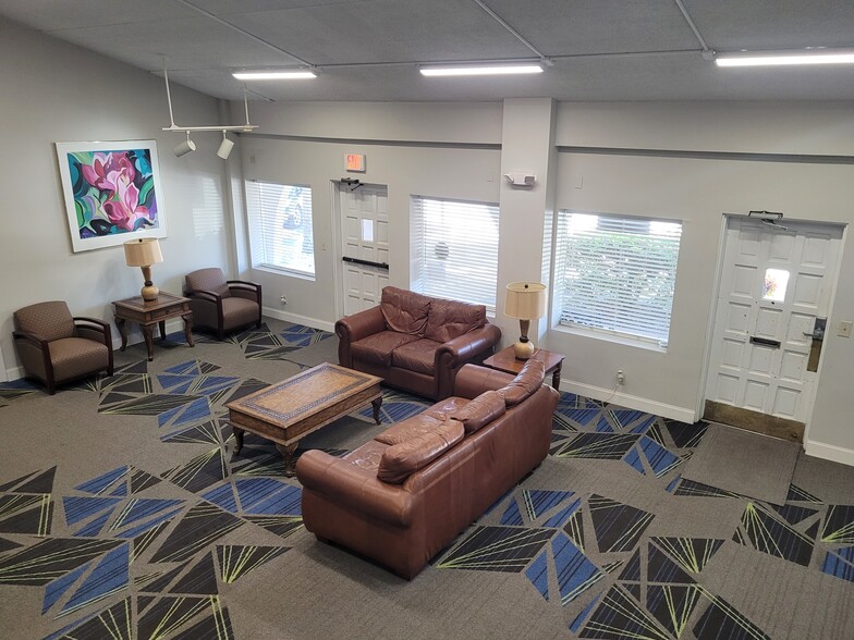 2431 Aloma Ave, Winter Park, FL en alquiler - Lobby - Imagen 2 de 8