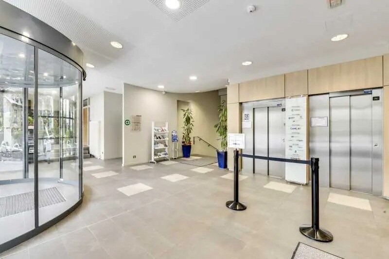 4 Avenue Du Recteur Poincaré, Paris en alquiler - Vestíbulo - Imagen 2 de 7