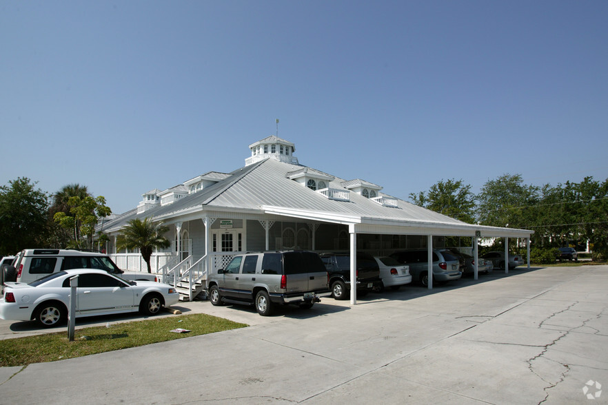 1342 Colonial Blvd, Fort Myers, FL en venta - Foto del edificio - Imagen 3 de 4