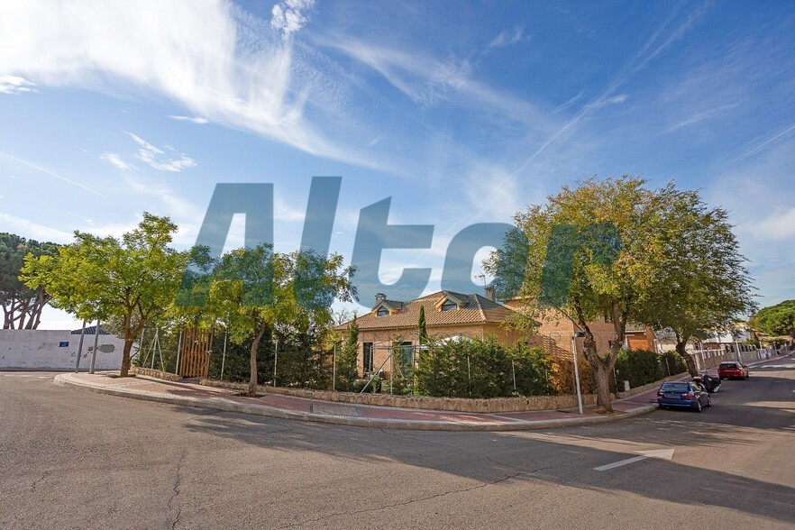 Edificio residencial en Móstoles, Madrid en venta - Foto del edificio - Imagen 1 de 33