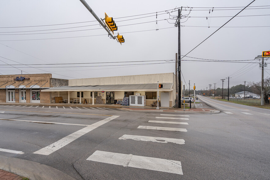 1017 Main St, Liberty Hill, TX en venta - Foto del edificio - Imagen 1 de 21