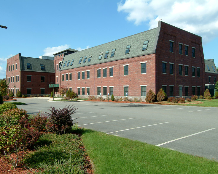 8 Commerce Dr, Bedford, NH en alquiler - Foto del edificio - Imagen 1 de 11