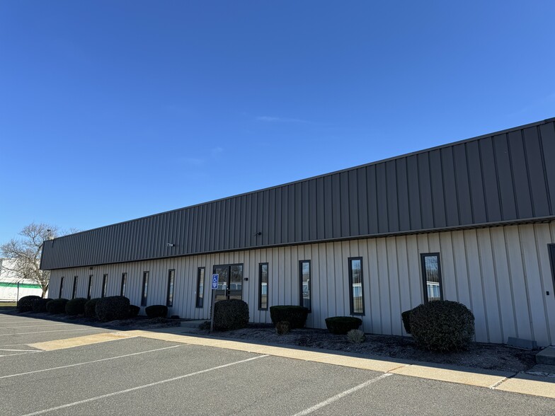 21 Industrial Dr, South Hadley, MA en alquiler - Foto del edificio - Imagen 1 de 16