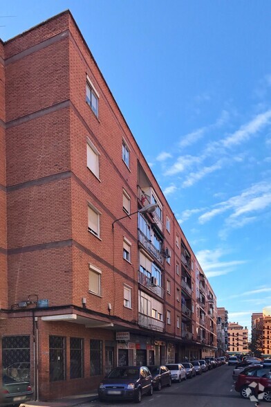 Calle de la Plaza de Toros, 12, Alcalá de Henares, Madrid en alquiler - Foto del edificio - Imagen 2 de 3