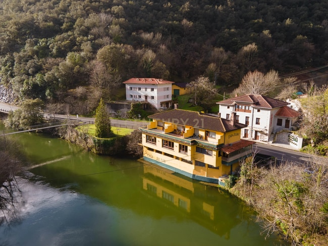 Más detalles de Hotel-Restaurante Casa Julián – en venta, Peñamellera Alta