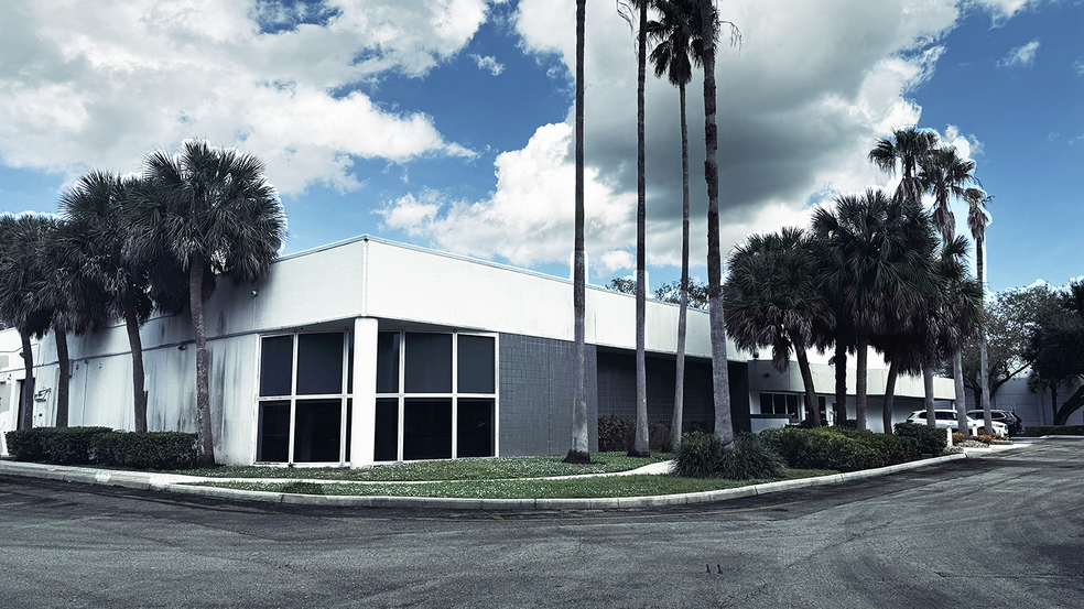 14001 NW 4th St, Sunrise, FL en alquiler - Foto del edificio - Imagen 1 de 8