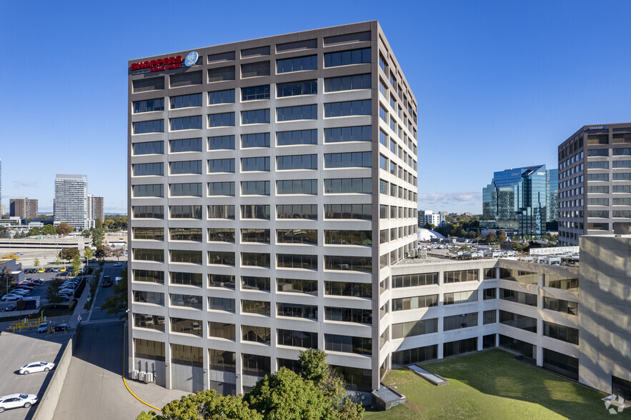 243 Consumers Rd, Toronto, ON en alquiler - Foto del edificio - Imagen 3 de 7