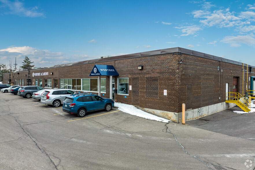 220-260 Lesmill Rd, Toronto, ON en alquiler - Foto del edificio - Imagen 2 de 5