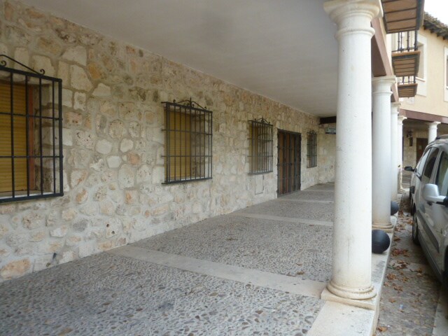 Local en Torija, Guadalajara en venta - Foto del edificio - Imagen 2 de 12