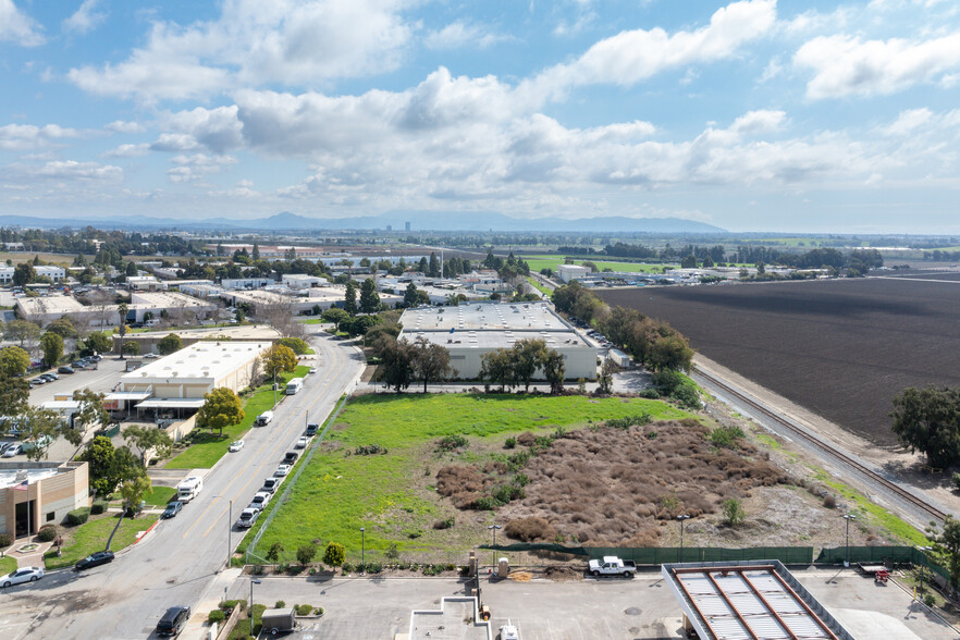 4550 Dupont ct, Ventura, CA en venta - Foto del edificio - Imagen 3 de 3