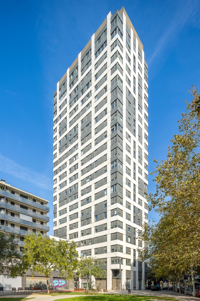 Más detalles de Carrer de Fluvià, 95, Barcelona - Edificio residencial​ en venta