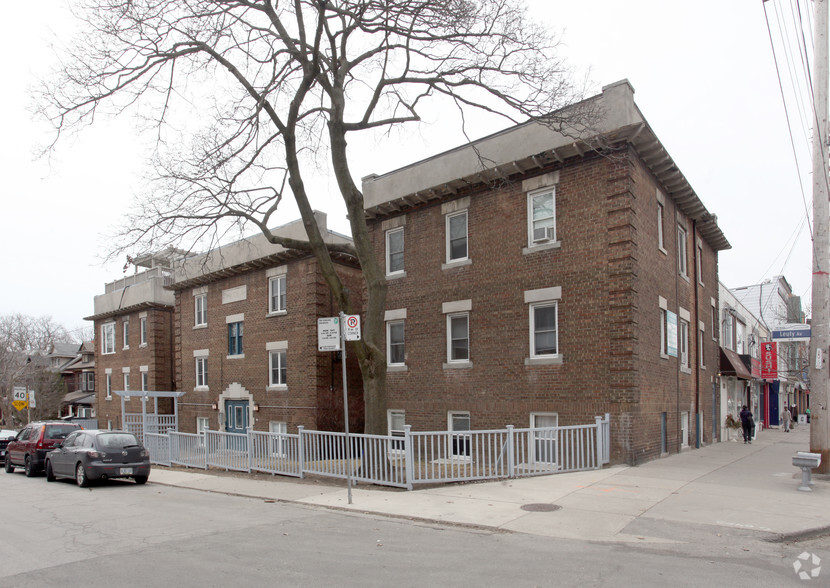 98 Leuty Ave, Toronto, ON en venta - Foto del edificio - Imagen 3 de 7