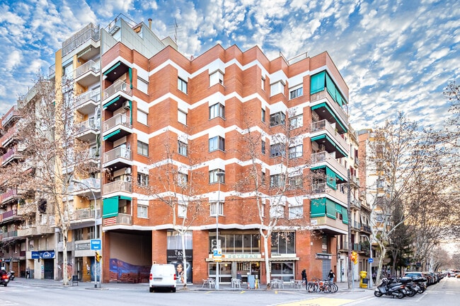 Más detalles de Carrer de València, 512, Barcelona - Edificio residencial​ en venta
