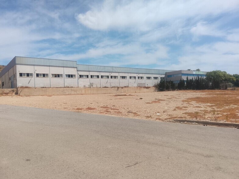 Nave en Elche en venta - Foto del edificio - Imagen 3 de 28