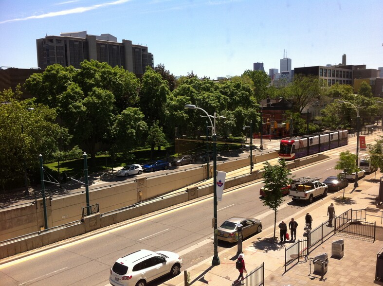 720 Spadina Ave, Toronto, ON en alquiler - Foto del edificio - Imagen 2 de 6