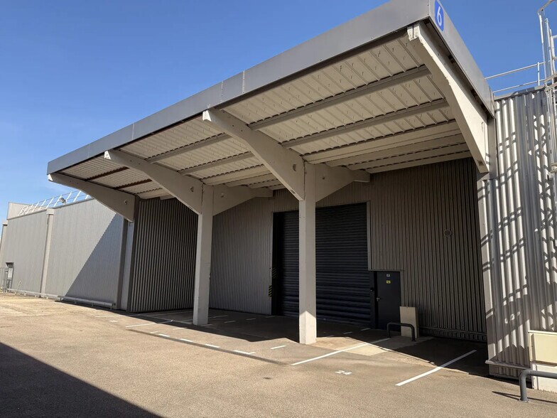 9 Avenue Du Maréchal De Lattre De Tassigny, Meyzieu en venta - Foto del edificio - Imagen 3 de 11