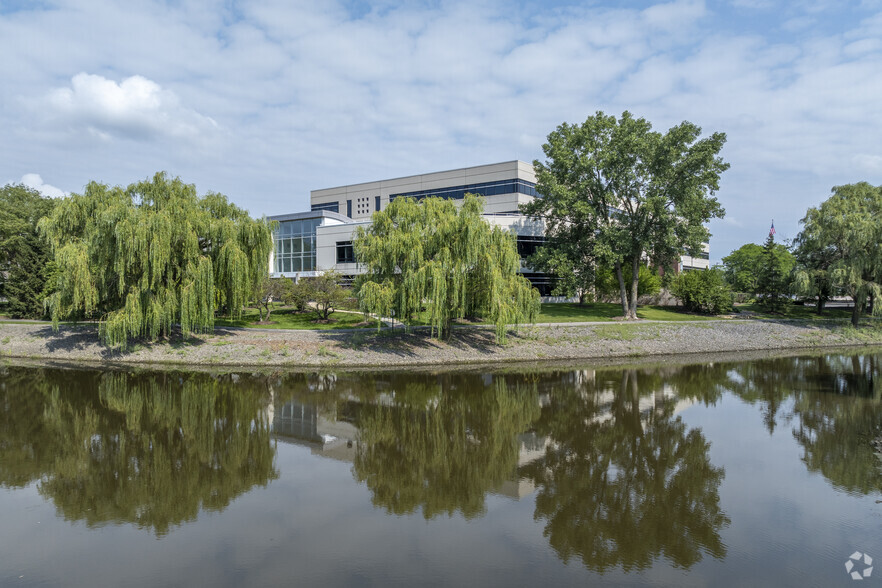 955 American Ln, Schaumburg, IL en alquiler - Foto del edificio - Imagen 2 de 21