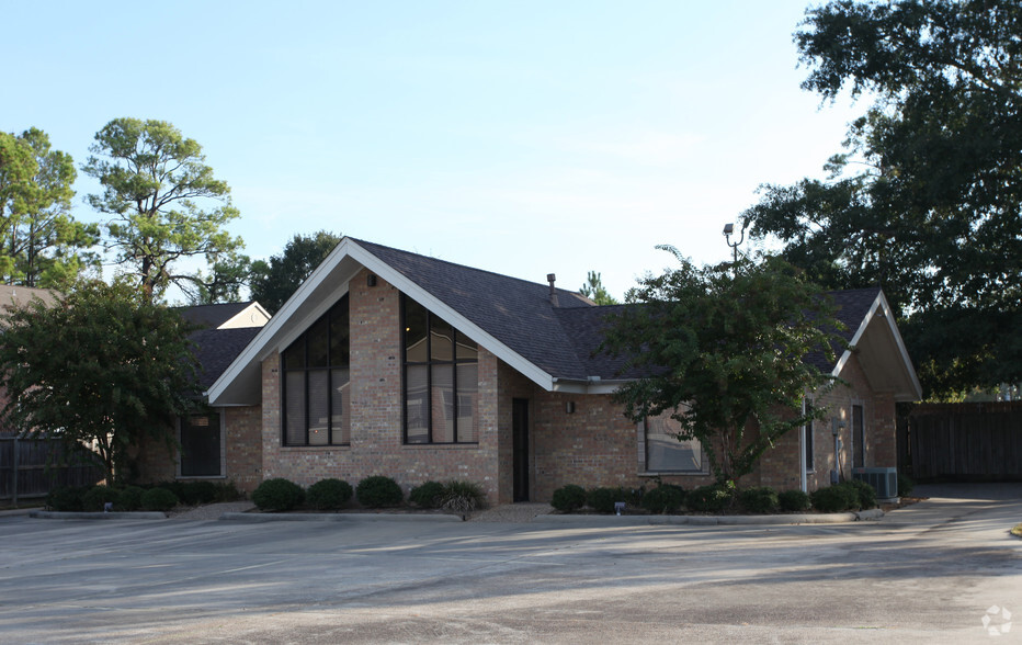 Two Leased Buildings in Conroe cartera de 2 inmuebles en venta en LoopNet.es - Foto del edificio - Imagen 1 de 2