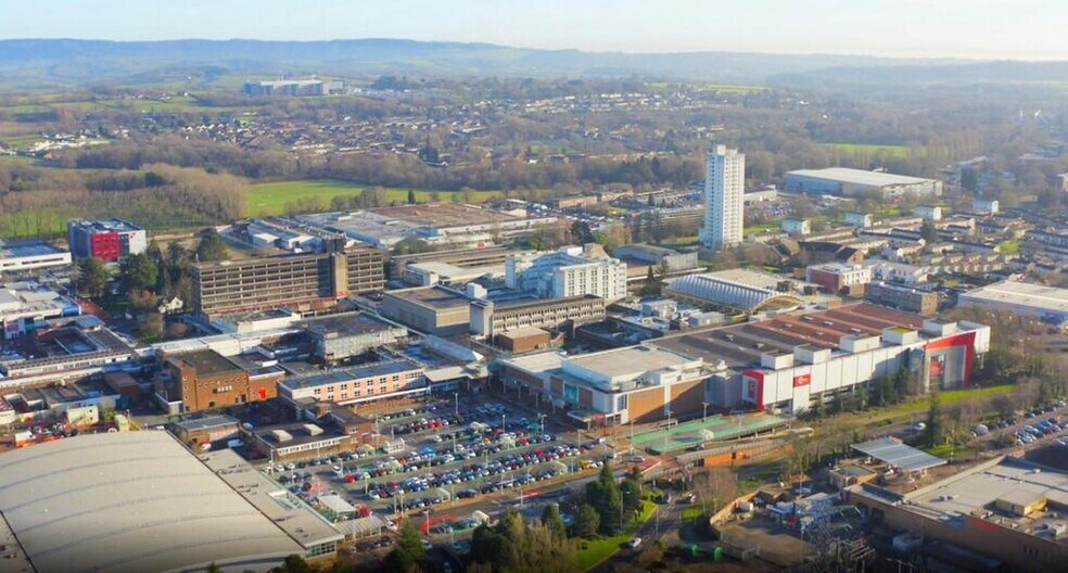2-4 Monmouth Walk, Cwmbran en alquiler - Vista aérea - Imagen 1 de 17