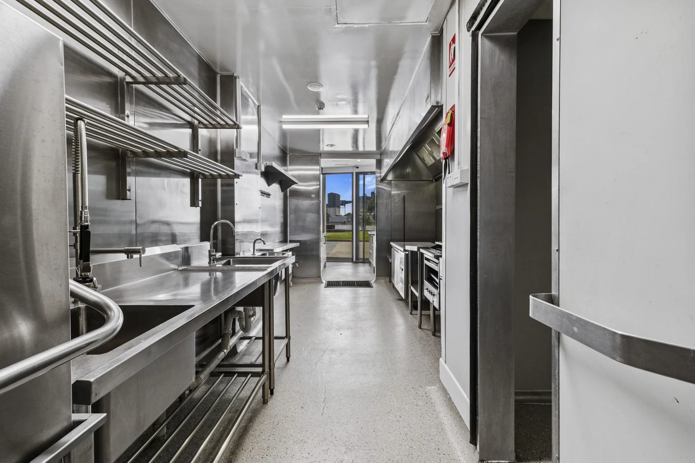 15-17 Honeysuckle Dr, Newcastle, NSW 2300 - Unidad Shop 2 -  - Foto del interior - Image 1 of 7