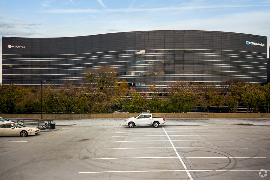 5000 Quorum Dr, Dallas, TX en alquiler - Foto del edificio - Imagen 2 de 11