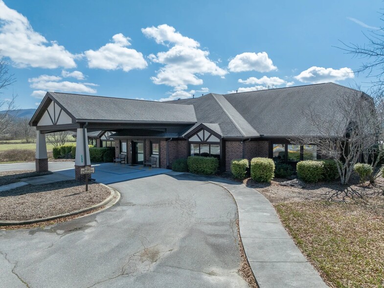 377 Gallimore Rd, Brevard, NC en alquiler - Foto principal - Imagen 1 de 3