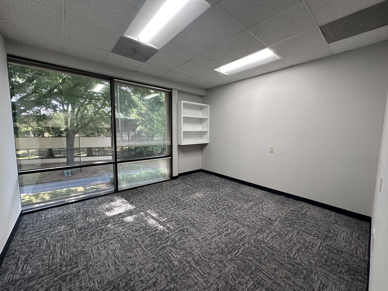 7990 North Point Blvd, Winston-Salem, NC en alquiler - Foto del interior - Imagen 3 de 12