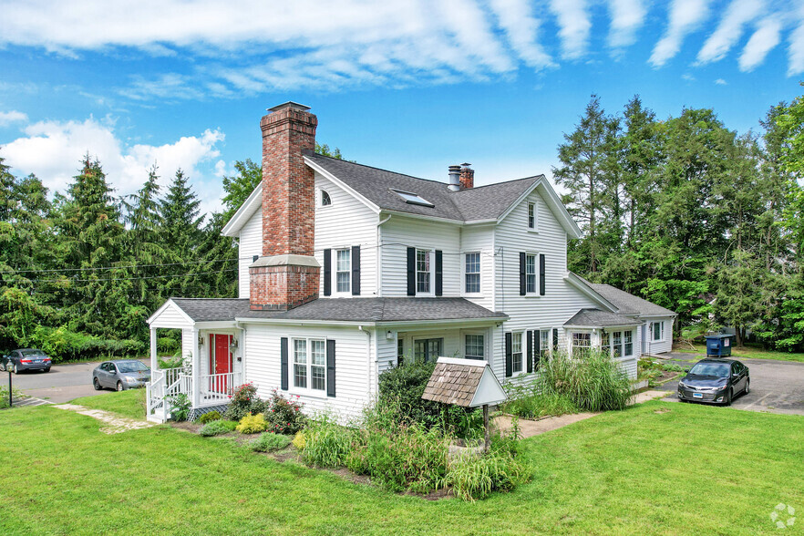 572 White Plains Rd, Trumbull, CT en alquiler - Foto principal - Imagen 1 de 33