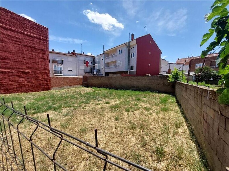 Calle Salvador Madariaga, Villaquilambre, León en venta - Foto principal - Imagen 3 de 12