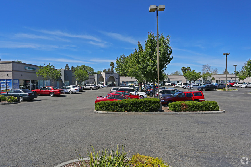 5655-5675 Hillsdale Blvd, Sacramento, CA en alquiler - Foto del edificio - Imagen 3 de 5