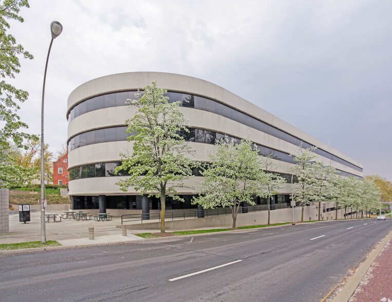 222 Bloomingdale Rd, White Plains, NY en alquiler - Foto del edificio - Imagen 1 de 2