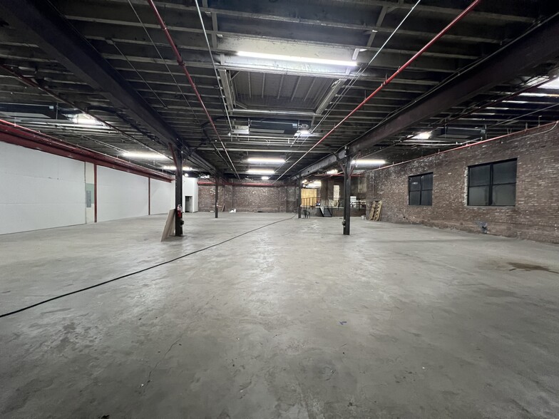 377 Jefferson St, Brooklyn, NY en alquiler - Foto del interior - Imagen 2 de 28