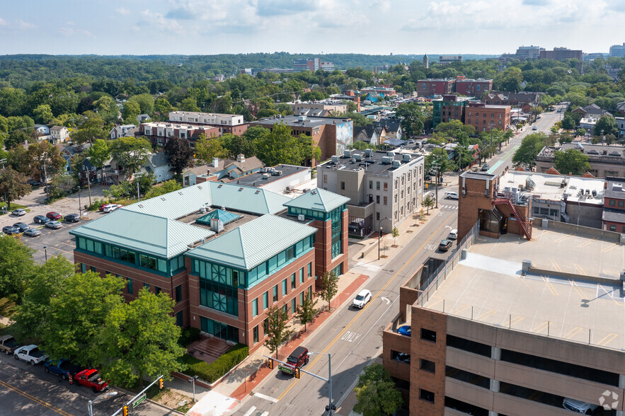 110 Miller Ave, Ann Arbor, MI en alquiler - Vista aérea - Imagen 3 de 7