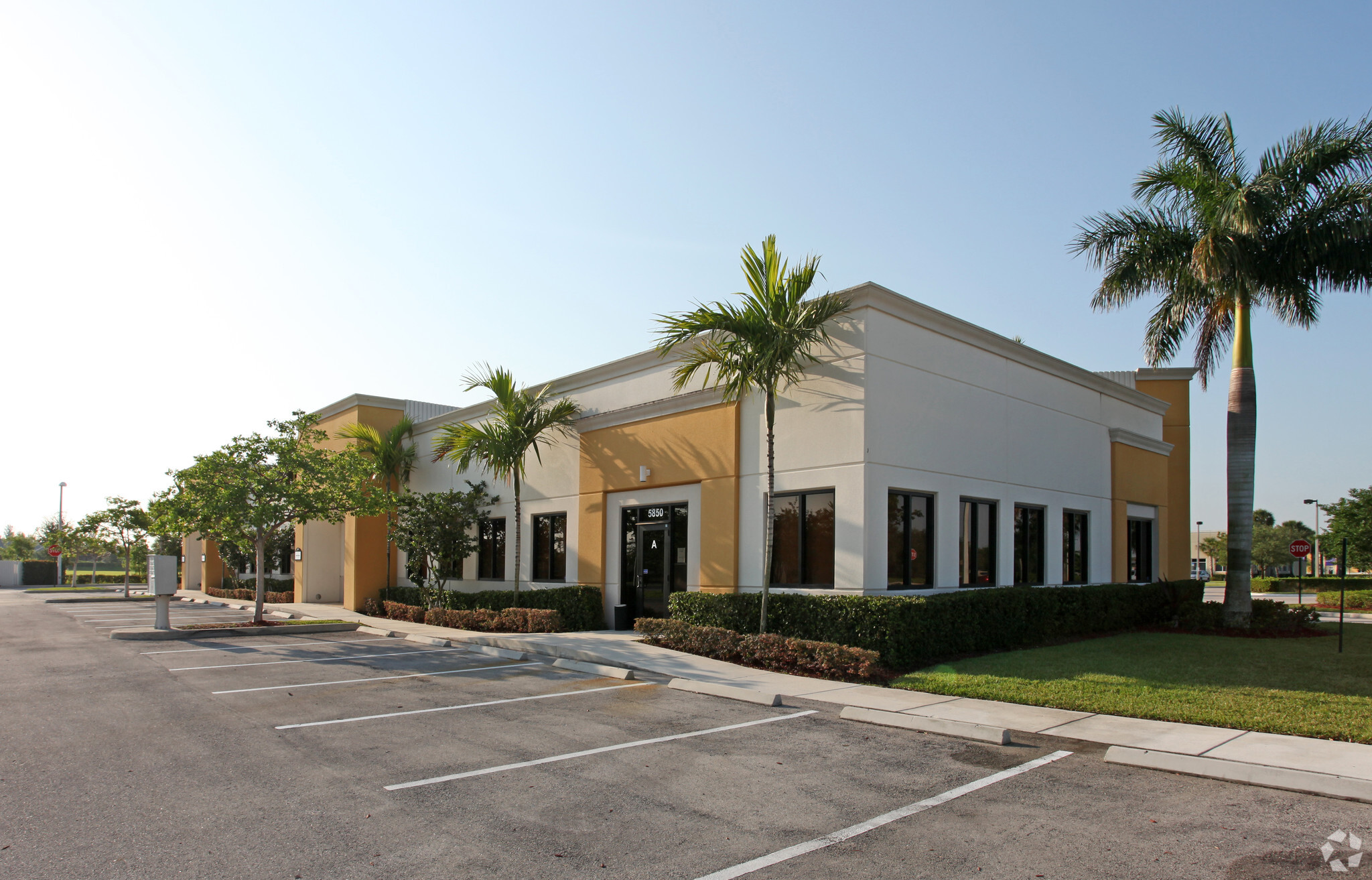 5850 N Hiatus Rd, Fort Lauderdale, FL en alquiler Foto principal- Imagen 1 de 13