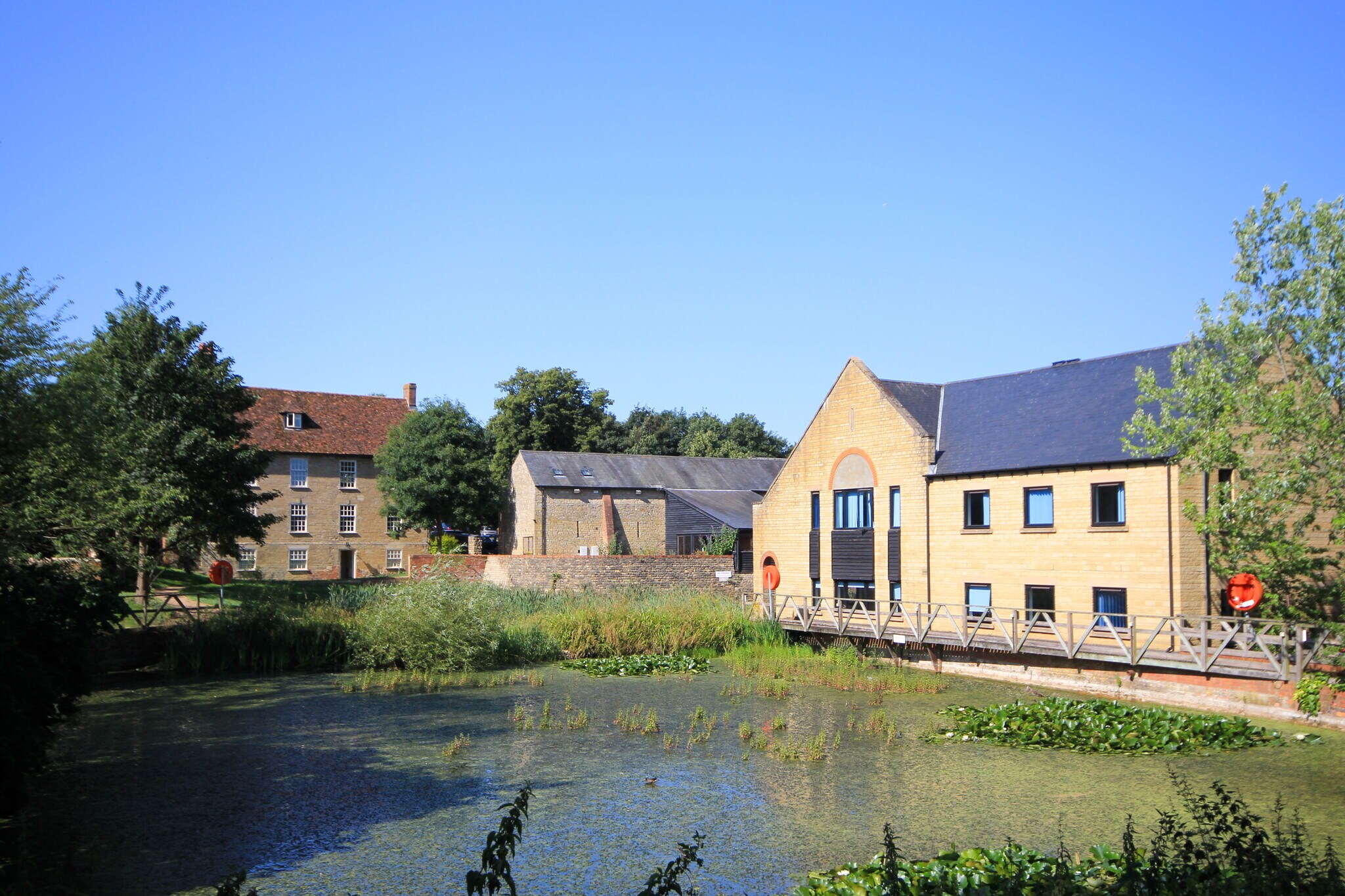 13 Harnett Dr, Milton Keynes en alquiler Foto del edificio- Imagen 1 de 6