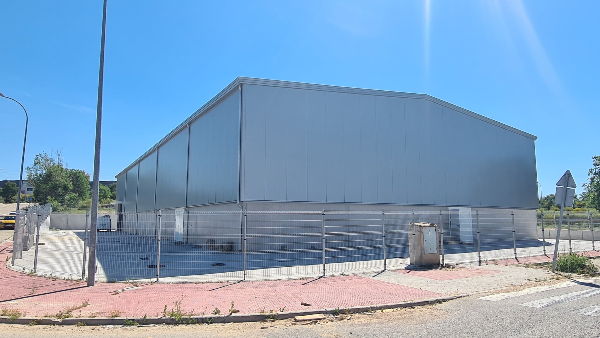 Nave en Loeches, Madrid en venta Foto del edificio- Imagen 1 de 16